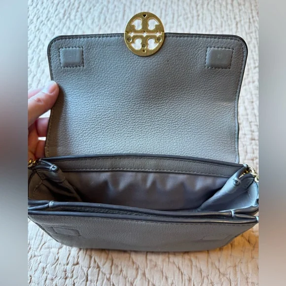 Tory Burch Heron Grey Leather Chelsea Shoulder Bag w Gold Hardware & Chain - Picture 3 of 10